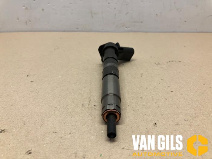Injector (diesel) from a Mercedes-Benz Vito Tourer (447.7) 2.0 116 CDI 16V 2020