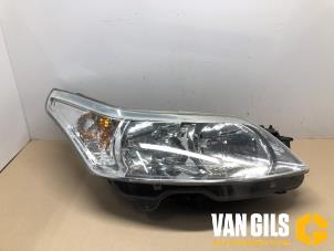 Used Headlight, right Citroen C4 Berline (LC) 1.6 16V VTi 120 Price € 75,00 Margin scheme offered by Van Gils Automotive