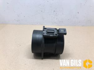 Używane Czujnik masy powietrza Mercedes Vito Tourer (447.7) 2.0 116 CDI 16V Cena na żądanie oferowane przez Van Gils Automotive