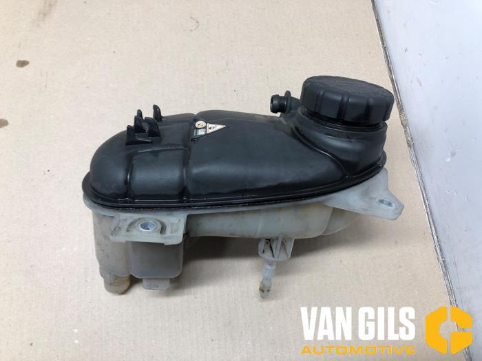 Expansion vessel from a Mercedes-Benz Vito Mixto (447.7) 2.2 116 CDI 16V 2015