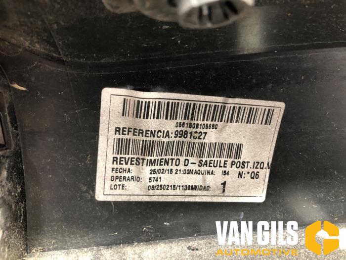 Cubierta embellecedor C izquierda de un Mercedes-Benz Vito Mixto (447.7) 2.2 116 CDI 16V 2015