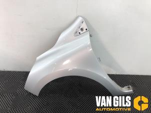 Used Front wing, left Renault Clio IV (5R) 1.5 dCi 90 FAP Price on request offered by Van Gils Automotive