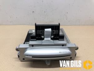 Używane Radioodtwarzacz CD Mini Mini (R56) 1.6 16V Cooper S Cena na żądanie oferowane przez Van Gils Automotive