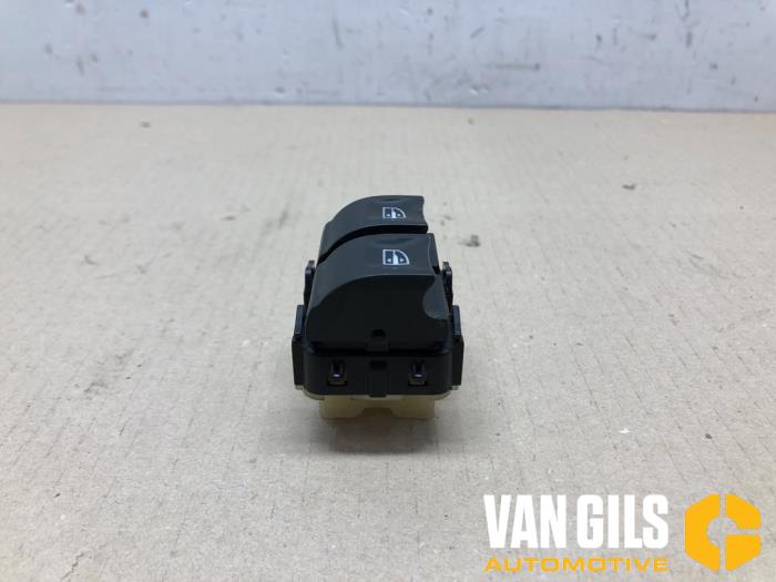 Electric window switch from a Renault Clio IV (5R) 1.5 dCi 90 FAP 2017