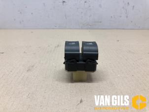 Used Electric window switch Renault Clio IV (5R) 1.5 dCi 90 FAP Price on request offered by Van Gils Automotive