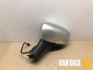 Used Wing mirror, left Renault Clio IV (5R) 1.5 dCi 90 FAP Price on request offered by Van Gils Automotive