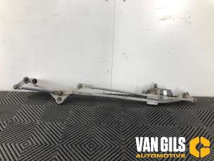 Used Wiper motor + mechanism Mercedes B (W245,242) 2.0 B-180 CDI 16V Price on request offered by Van Gils Automotive