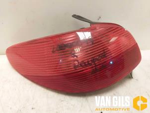 Used Taillight, left Peugeot 206 (2A/C/H/J/S) 1.4 XR,XS,XT,Gentry Price € 30,00 Margin scheme offered by Van Gils Automotive