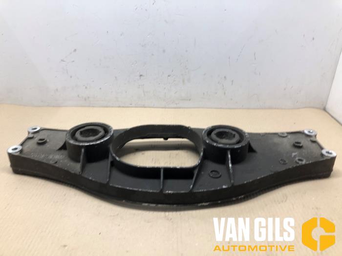 Begagnade Axelstöd Mercedes S (W221) 5.5 S-550 32V Pris € 30,00 Marginaltabell erbjuds av Van Gils Automotive