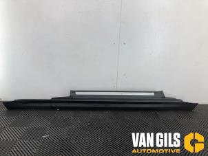 Używane Belka boczna prawa Mini Mini (R56) 1.6 16V Cooper S Cena na żądanie oferowane przez Van Gils Automotive