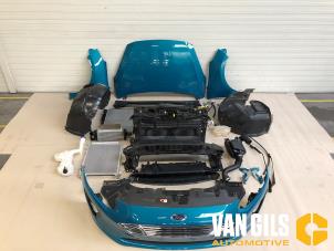 Używane Przód kompletny Ford Fiesta 7 1.0 EcoBoost 12V 100 Cena € 2.399,99 Procedura marży oferowane przez Van Gils Automotive