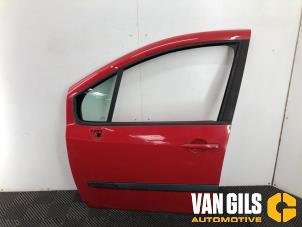 Used Door 4-door, front left Renault Modus/Grand Modus (JP) 1.2 16V Price on request offered by Van Gils Automotive