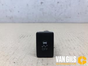 Begagnade ESP-brytare Peugeot 108 1.0 12V VVT-i Pris € 30,00 Marginaltabell erbjuds av Van Gils Automotive
