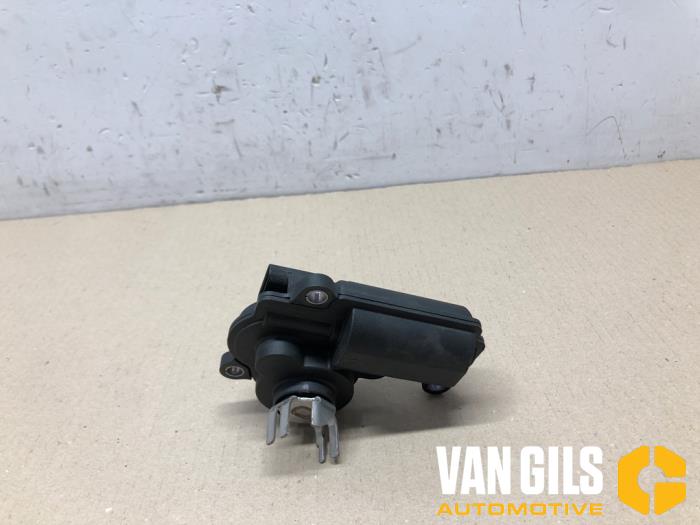 Exhaust valve from a Mercedes-Benz Vito Tourer (447.7) 2.0 116 CDI 16V 2020