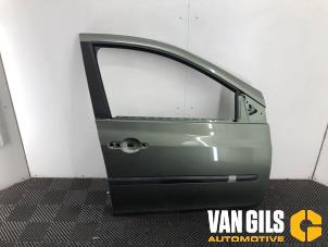 Used Front door 4-door, right Renault Clio III Estate/Grandtour (KR) 1.2 16V TCE 100 Price on request offered by Van Gils Automotive