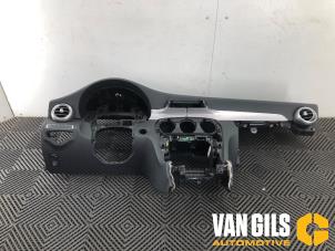 Używane Airbag set + dashboard Mercedes C (W205) C-300 2.0 Turbo 16V Cena na żądanie oferowane przez Van Gils Automotive