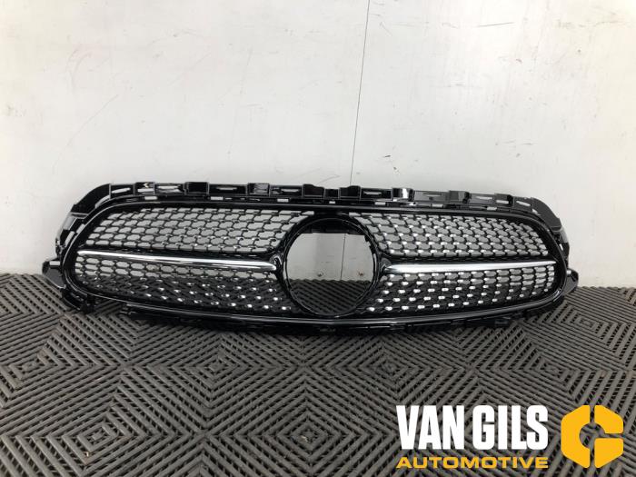 Begagnade Grill Mercedes E-Klasse Pris € 200,00 Marginaltabell erbjuds av Van Gils Automotive