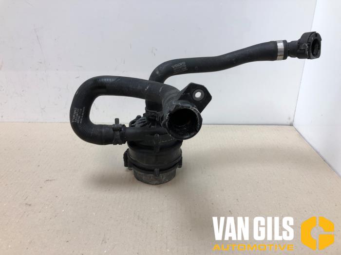 Begagnade Extra vattenpump Volvo XC40 (XZ) Single Motor 69 kWh Pris € 30,00 Marginaltabell erbjuds av Van Gils Automotive