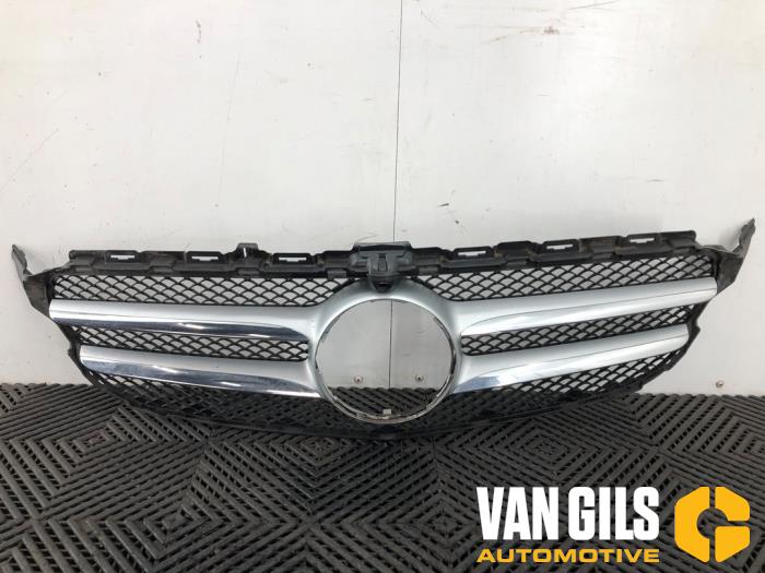 Używane Grill Mercedes C (W205) Cena € 100,00 Procedura marży oferowane przez Van Gils Automotive