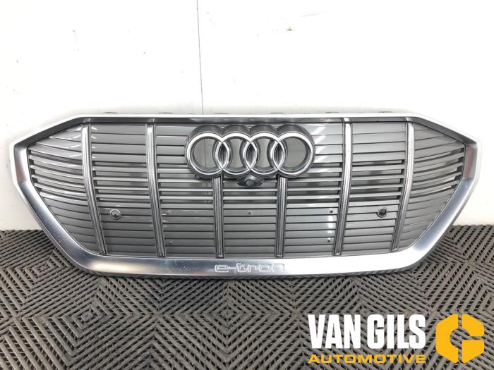 Używane Grill Audi E-Tron Cena € 349,99 Procedura marży oferowane przez Van Gils Automotive
