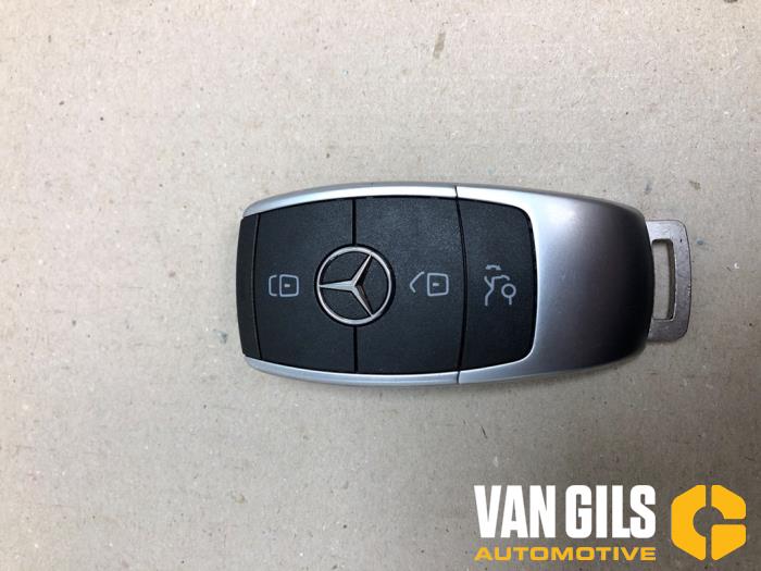 Używane Klucz Mercedes GLC (X253) 2.0 300 16V EQ Boost 4-Matic Cena € 99,00 Procedura marży oferowane przez Van Gils Automotive