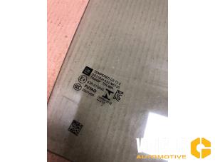 Usados Ventanilla de puerta de 4 puertas derecha detrás Opel Astra K 1.0 Turbo 12V Precio € 45,00 Norma de margen ofrecido por Van Gils Automotive