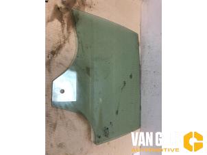 Usados Ventanilla de puerta de 4 puertas izquierda detrás Opel Astra K 1.0 Turbo 12V Precio € 45,00 Norma de margen ofrecido por Van Gils Automotive