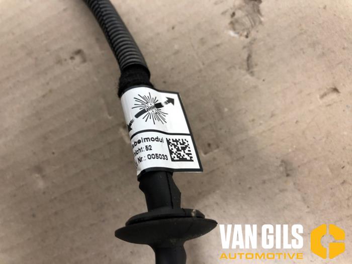Gasdämpfer links hinten van een Nissan Qashqai (J12) 1.5 VC-T e-Power 16V 2023
