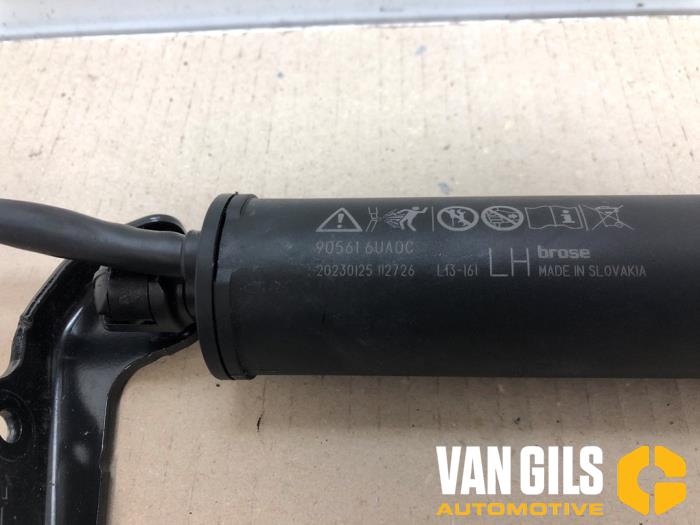 Gasdämpfer links hinten van een Nissan Qashqai (J12) 1.5 VC-T e-Power 16V 2023