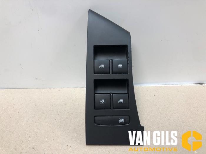 Usados Interruptor de ventanilla eléctrica Opel Astra J (PC6/PD6/PE6/PF6) 1.6 Turbo 16V Precio € 30,00 Norma de margen ofrecido por Van Gils Automotive