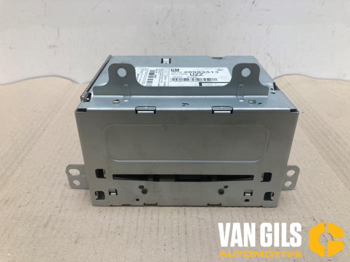Używane Odtwarzacz CD Opel Astra J (PC6/PD6/PE6/PF6) 1.6 Turbo 16V Cena na żądanie oferowane przez Van Gils Automotive