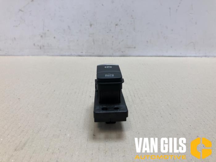 Gebrauchte Handbremse Schalter Nissan Qashqai (J12) 1.5 VC-T e-Power 16V Preis € 30,00 Margenregelung angeboten von Van Gils Automotive