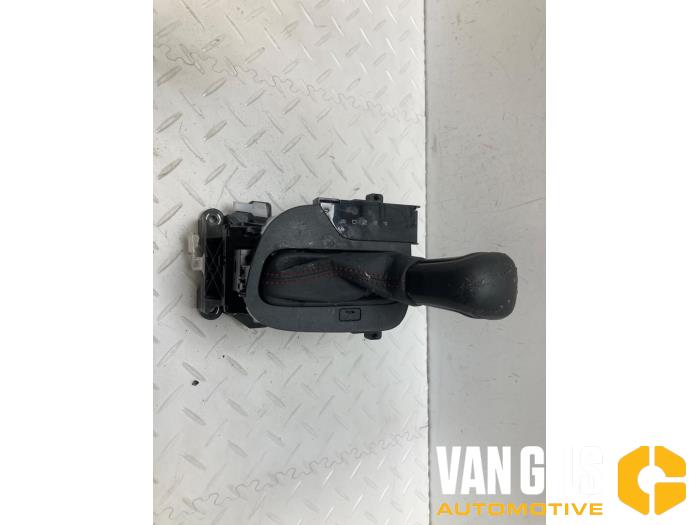 Gear stick Toyota Yaris IV 1.5 12V Hybrid 115 - 335040D770C0 MXPH11