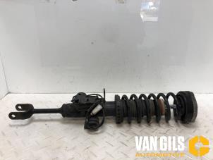 Begagnade Stötdämpare, vänster fram BMW 5 serie Touring (F11) 535i 24V TwinPower Turbo Pris € 75,00 Marginaltabell erbjuds av Van Gils Automotive