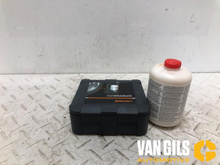 Begagnade Däckpump Landrover Range Rover Evoque (LVJ/LVS) 2.0 Si4 240 16V 5-drs. Pris € 50,00 Marginaltabell erbjuds av Van Gils Automotive