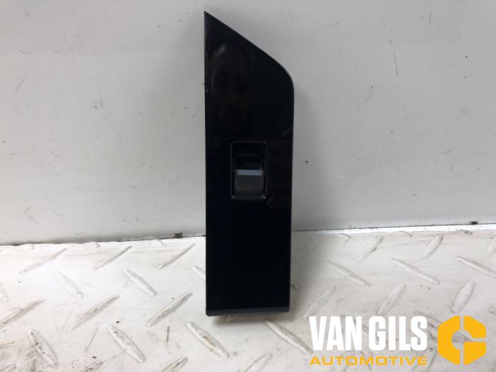 Usados Interruptor de ventanilla eléctrica Landrover Range Rover Evoque (LVJ/LVS) 2.0 Si4 240 16V 5-drs. Precio € 29,99 Norma de margen ofrecido por Van Gils Automotive