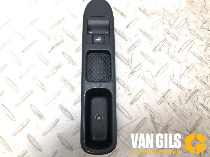 Usados Interruptor de ventanilla eléctrica Volkswagen Touran (1T3) 1.4 16V TSI EcoFuel Precio € 30,00 Norma de margen ofrecido por Van Gils Automotive