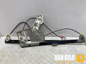 Begagnade Fönstermekanism, 4-dörrars, höger fram Landrover Range Rover III (LM) 2.9 TD6 24V Pris € 45,00 Marginaltabell erbjuds av Van Gils Automotive