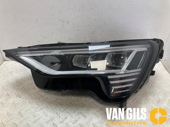 Używane Reflektor lewy Audi Q8 (4MN) 3.0 V6 24V 50 TDI Mild Hybrid Quattro Cena € 1.299,99 Procedura marży oferowane przez Van Gils Automotive