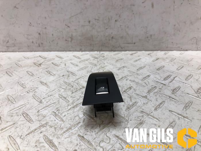 Usados Interruptor de ventanilla eléctrica BMW X5 (G05) xDrive 45 e iPerformance 3.0 24V Precio € 48,40 IVA incluido ofrecido por Van Gils Automotive