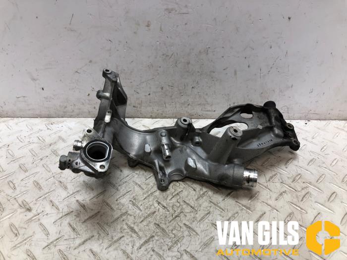 Usagé Support dynamo haut Mercedes B (W246/W242) 2.2 B-220 CDI BlueEFFICIENCY,d 16V Prix € 49,99 Règlement à la marge proposé par Van Gils Automotive