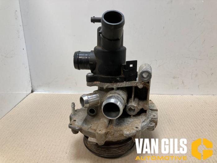 Begagnade Vattenpump Mercedes B (W246/W242) Pris € 136,00 Marginaltabell erbjuds av Van Gils Automotive