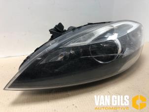 Usagé Phare gauche Volvo V40 (MV) 1.6 D2 Prix € 350,00 Règlement à la marge proposé par Van Gils Automotive