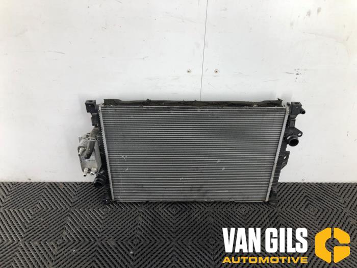 Usagé Radiateur Volvo V40 (MV) 1.6 D2 Prix € 45,00 Règlement à la marge proposé par Van Gils Automotive