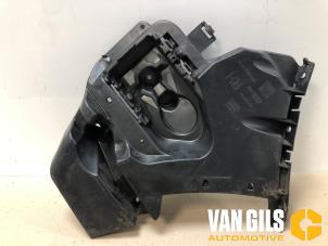 Usados Soporte de parachoques derecha detrás Volvo V40 (MV) 1.6 D2 Precio € 30,00 Norma de margen ofrecido por Van Gils Automotive