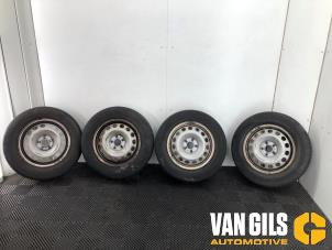 Begagnade Hjuluppsättning + däck Peugeot Expert (V1/VA/VB/VE/VF/VT/VY) 2.0 Blue HDi 120 16V Pris på förfrågan erbjuds av Van Gils Automotive