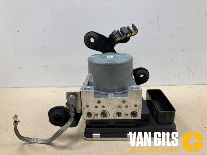 Usagé Bloc ABS Volvo S60 III (ZS) 2.0 T4 16V Prix sur demande proposé par Van Gils Automotive
