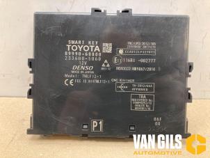 Usagé Ordinateur smart entry Toyota Land Cruiser (J15) 2.8 D-4D 16V Prix € 400,00 Règlement à la marge proposé par Van Gils Automotive