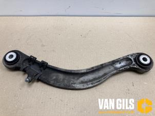 Begagnade Bakre övre gaffelben, höger Mercedes C (W205) C-200 1.5 EQ Boost Pris € 49,99 Marginaltabell erbjuds av Van Gils Automotive