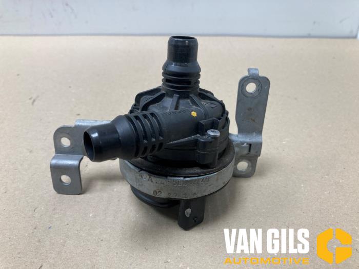 Begagnade Extra vattenpump Mercedes CLA Shooting Brake (118.6) 1.5 CLA-180d Pris € 49,95 Marginaltabell erbjuds av Van Gils Automotive